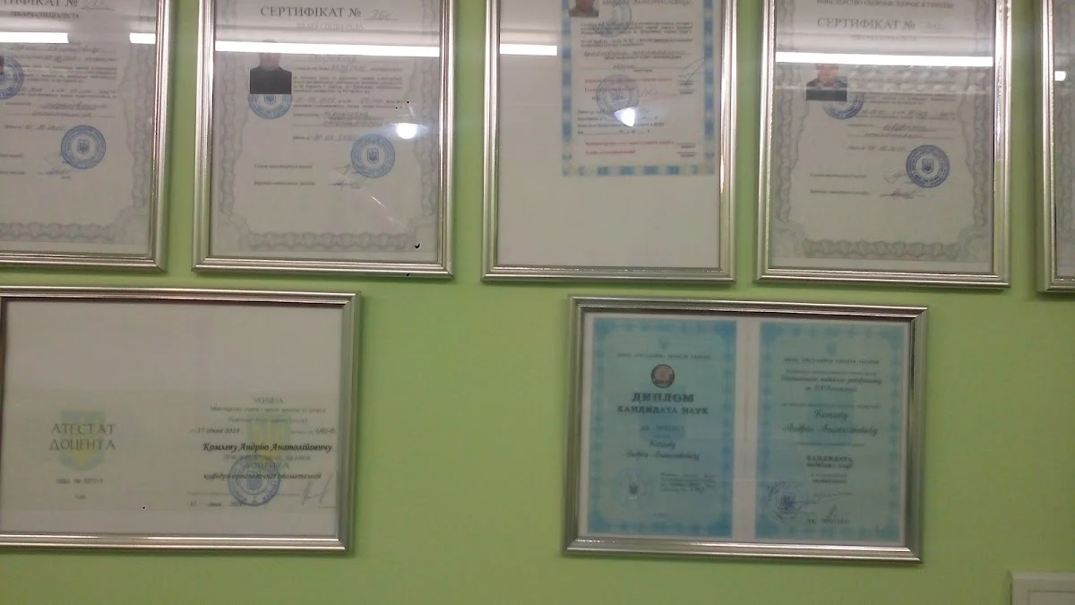 Клінічна база кафедри інтернатури лікарів-стоматологів ДНМУ ; підрозділ КНП "Стоматологічна поліклініка 1"
